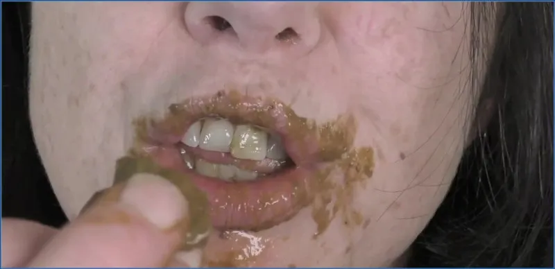 Dirtygardengirl: à deux doigts du Prolaps en solo - vidéo fétiche