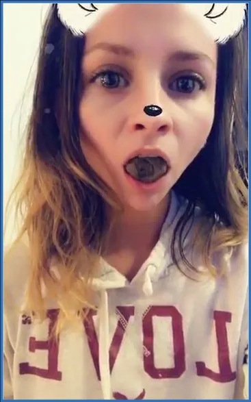 LilbuttLex s'amuse avec une analkette et la prend Ass to Mouth - vidéo fétiche