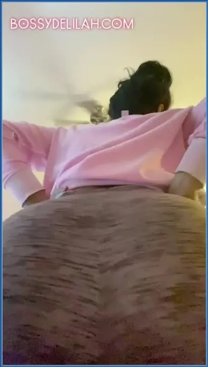 Delilah la Dominante fait péter avant le plat principal - vidéo scato
