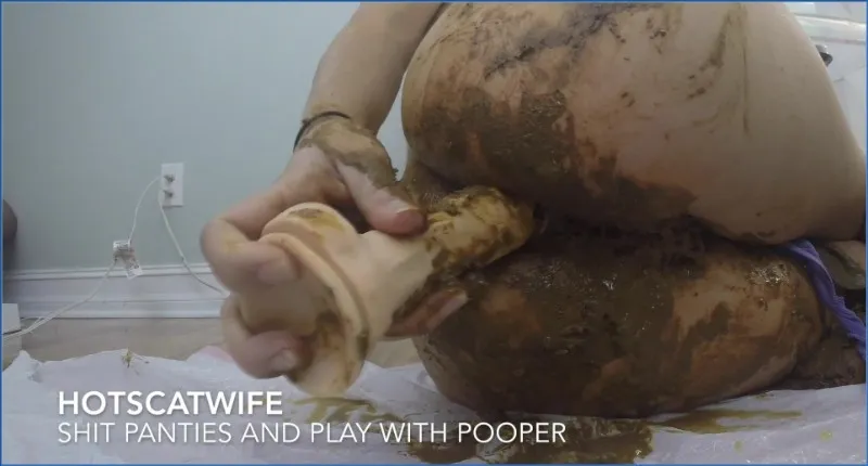 HotScatWife s'enfile dans la culotte et joue avec son anus - vidéo fétiche