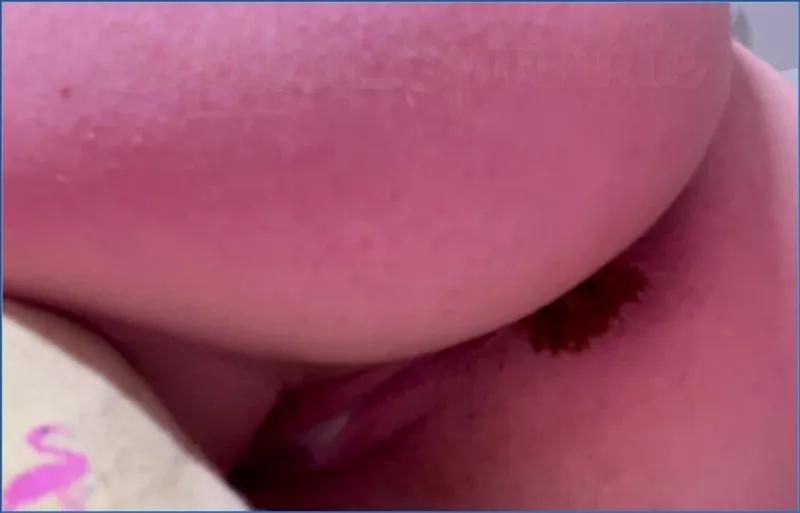 Sophia Sprinkle fait cinq montagnes de caca bien remplies en juin - vidéo fétiche