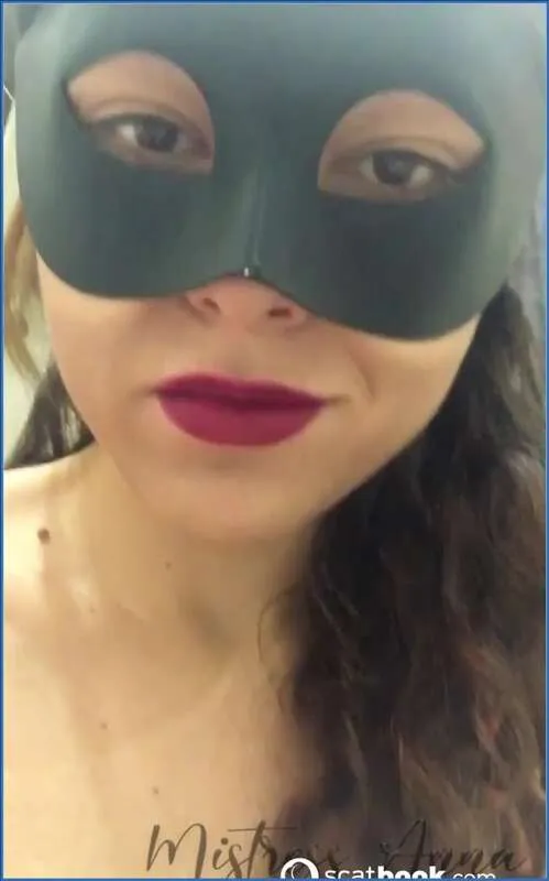 Mistress Anna s'occupe de ses devoirs matinaux avec son esclave-toilette - vidéo scato