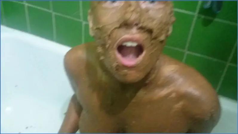 Brown Wife recouverte de scato - véritable rareté - vidéo scato