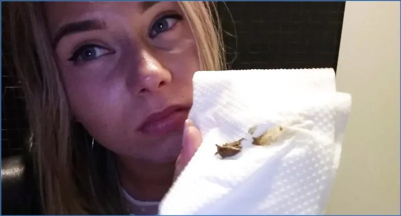 HotDirtyIvone fait son stinkant scat dehors en public - vidéo scato