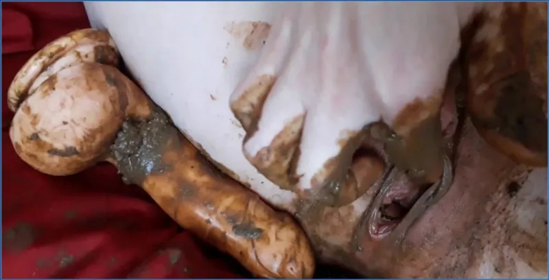 Scatlina s'offre un plaisir gourmand avec son solo de caca chéri - vidéo scato