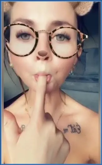 LilbuttLex fait sortir le plug du cul bien dilaté - vidéo fétiche