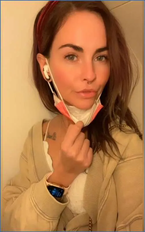 LilbuttLex baise en douce à l'aéroport et dans l'avion - vidéo fétiche