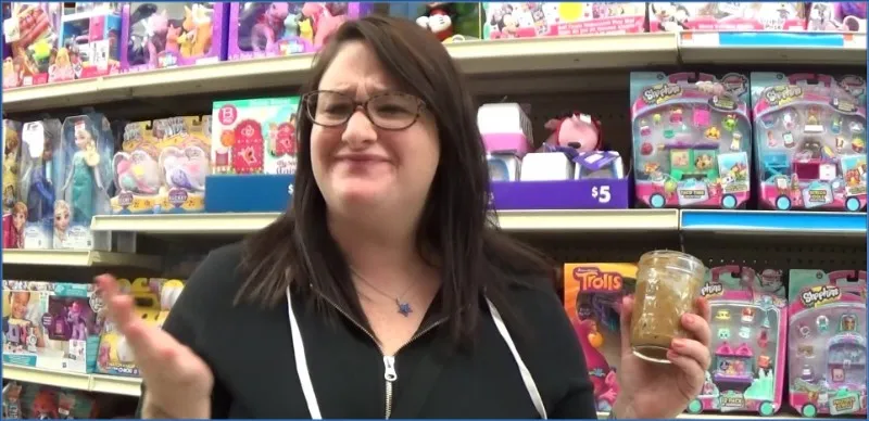 Samantha Starfish avale du scato en public - vidéo fétiche