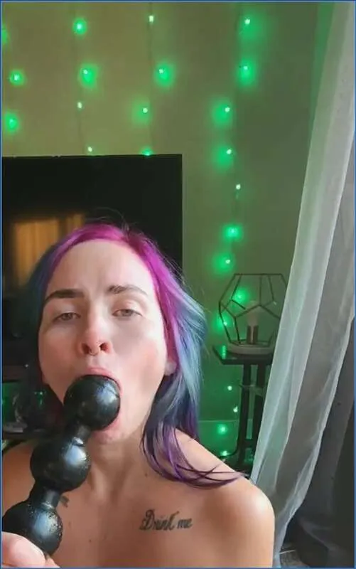 LilbuttLex dans une saleté de bataille de traction avec du scato et des jeux anaux - vidéo scato