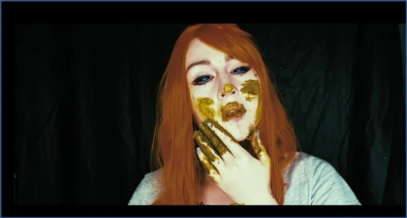 SweetBettyParlour s'en met plein le visage - vidéo fétiche