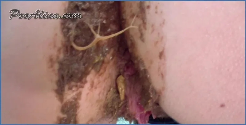 PooAlina fait caca après poisson et bière dans son pantalon et pète - vidéo scato