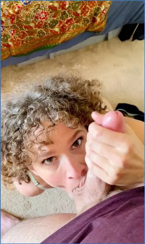 VibeWithMolly se lâche complètement dans le sexe anal et salace - vidéo scato