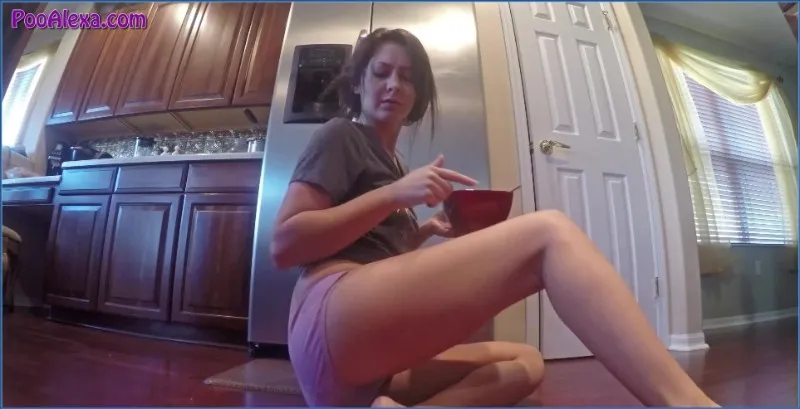 PooAlexa et le gigantesque désastre du petit-déjeuner avec une tonne de scato - vidéo fétiche