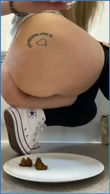 La Princesse de la Merde sert un en-cas de scato à ses fans - vidéo fétiche