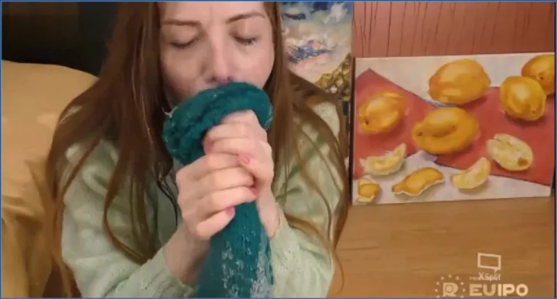 Nicol Remy vomit et recrache devant la webcam - vidéo fétiche