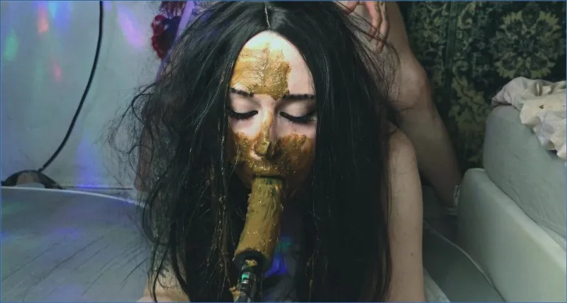 Sweet Betty Parlour fait salir les choses avec deux vils coquins - vidéo scato