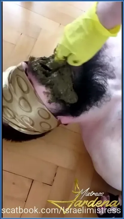 Mistress Jardena sert un déjeuner de scato à sa salope sale - vidéo scato