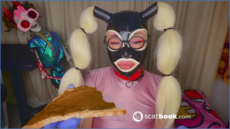 Sweet Betty Parlour se régale de son propre matière brune - vidéo scato