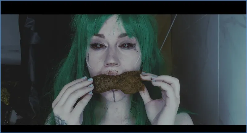 SweetBettyParlour célèbre son obscur passe-temps scato dans un style dark wave - vidéo scato
