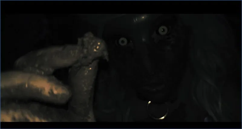 Sweet Betty Parlour se transforme en Orc Scat pour une branlette cochonne - vidéo scato