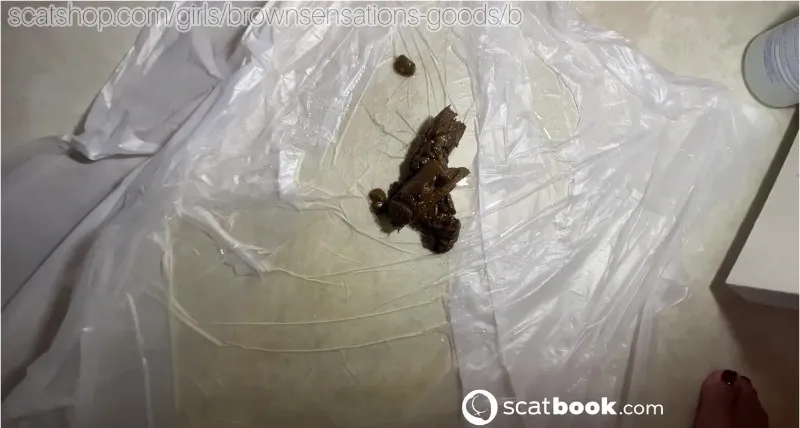 BrownSensation8 dépose deux gros tas à la maison - vidéo scato