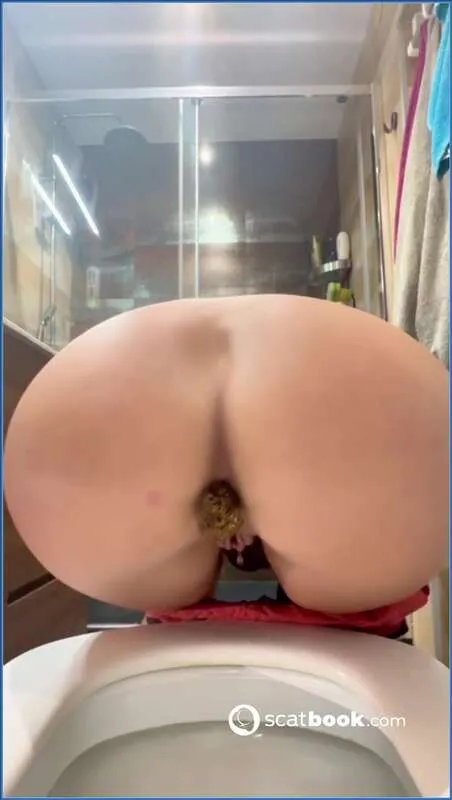 Miss Infinity domine et offre son scato - vidéo fétiche
